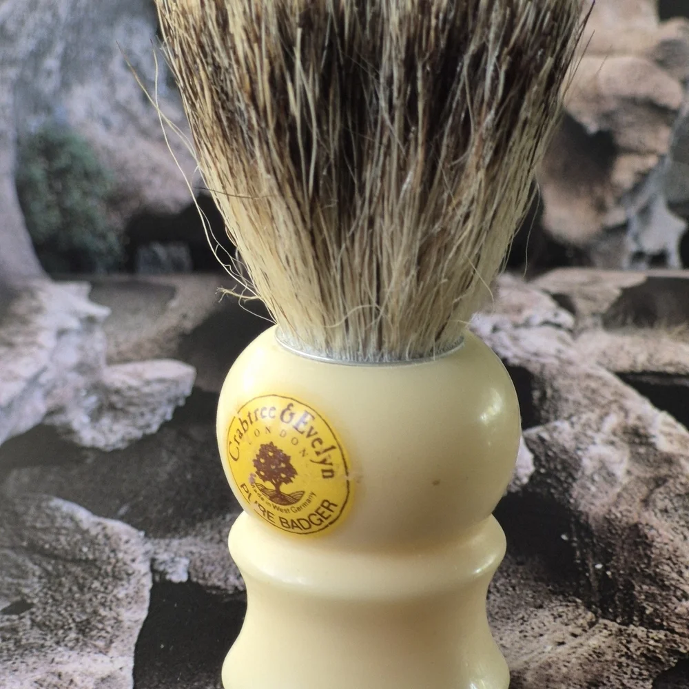 Crabtree & Evelyn Ivory Shaving Brush - Picture 5 of 5